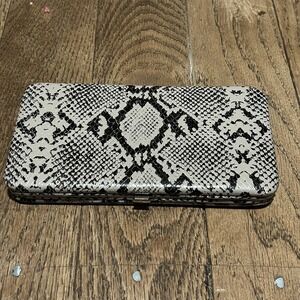 Black and White Faux Snakeskin Zippered Multi Wallet Clutch Purse